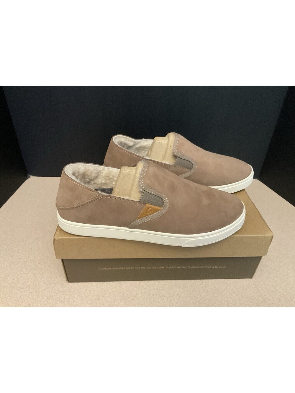 New! Womens OluKai Pehuea Heu Shearling Lined Slip On Shoes. Size 8. Awesome!
